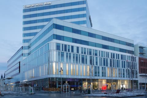Facade/entrance, City view, Location