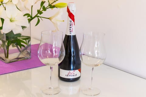 Living room, Decorative detail, Dining area