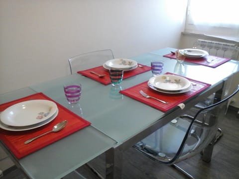 Day, Dining area