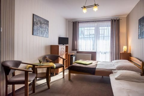 Bed, TV and multimedia, Photo of the whole room