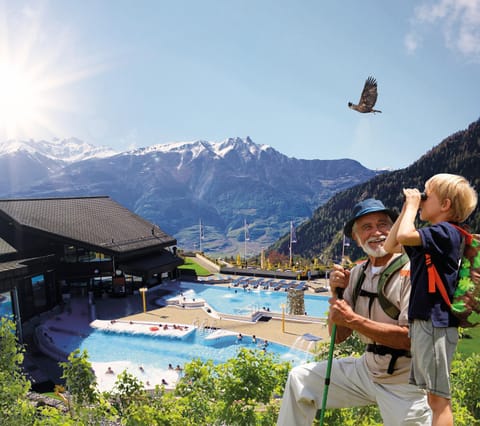Hiking, Swimming pool