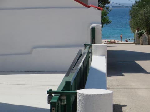 Sea view, Street view