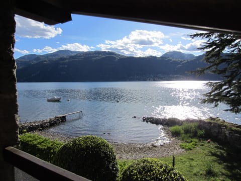 Balcony/Terrace, Beach, Lake view, Mountain view