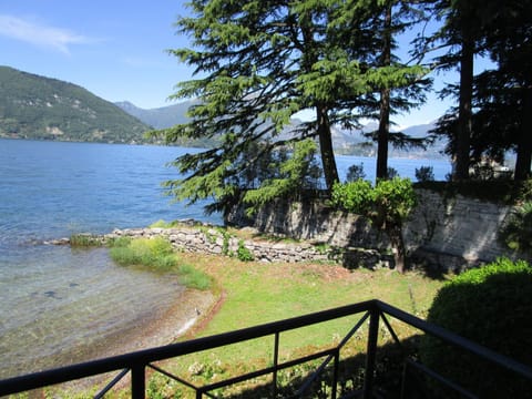 Balcony/Terrace, Beach, Lake view, Mountain view