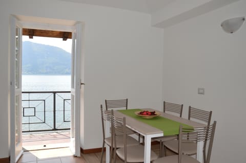 Dining area, Lake view, Mountain view