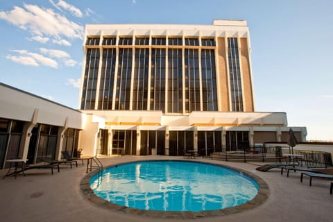 Property building, Day, Swimming pool, sunbed