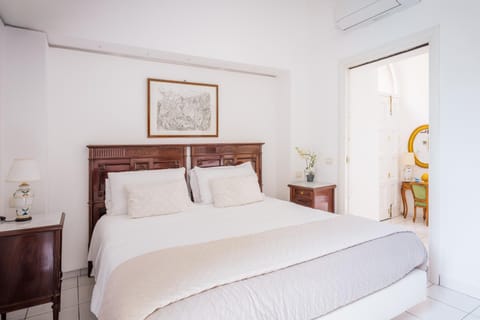 Bed, Bedroom, wardrobe, air conditioner