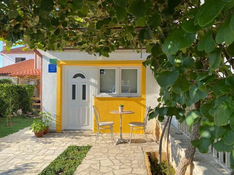 Property building, Patio, Garden, Garden view