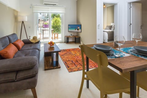 Day, Living room