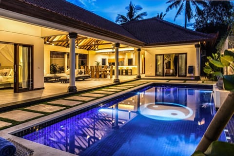 Property building, Pool view, Swimming pool