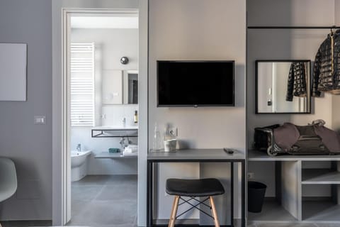 Bathroom, TV and multimedia