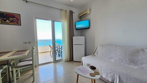 Kitchen or kitchenette, Seating area, Dining area, Sea view