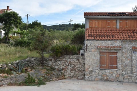 Property building, Facade/entrance, Neighbourhood, Activities, Garden view, Landmark view, Mountain view, Time of day
