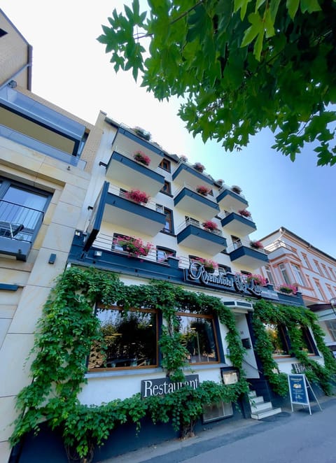 Property building, Restaurant/places to eat