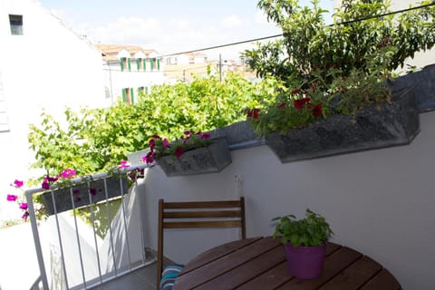 Balcony/Terrace, Garden view
