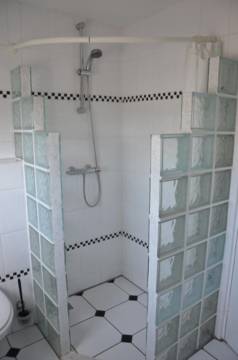 Pension 't hofje 350 meter van het strand Bed and Breakfast in Noordwijk