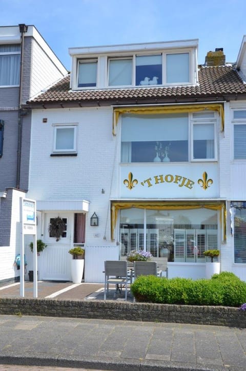 Pension 't hofje 350 meter van het strand Bed and Breakfast in Noordwijk