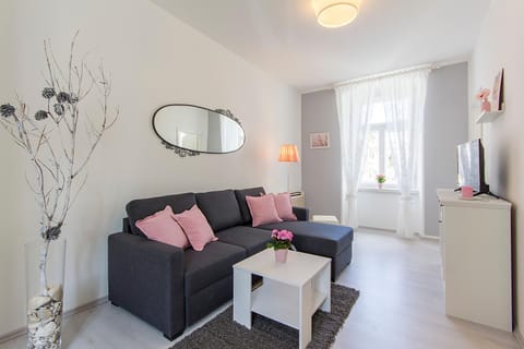 TV and multimedia, Living room, Photo of the whole room, Seating area