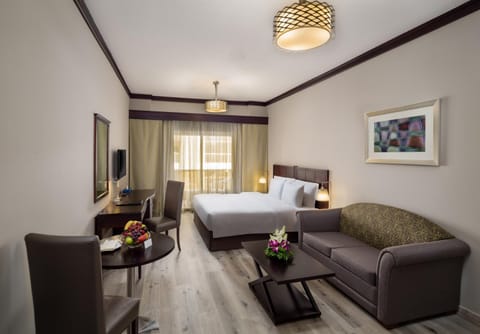 Bed, TV and multimedia, Living room, Photo of the whole room, Seating area, Evening entertainment, Bedroom, hair dresser