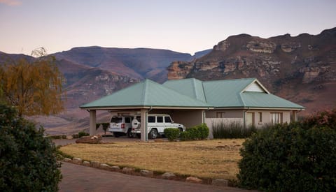 Property building, Facade/entrance, Natural landscape, Mountain view
