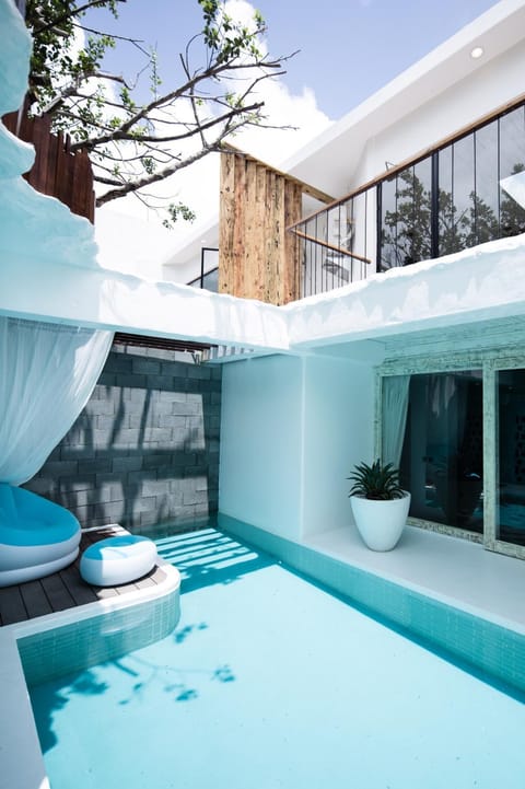 Swimming pool, Swimming pool