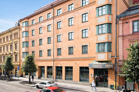 Property building, Day, Neighbourhood, City view, Street view, Parking