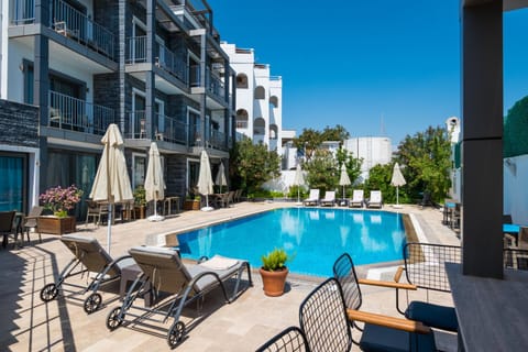 Property building, Swimming pool