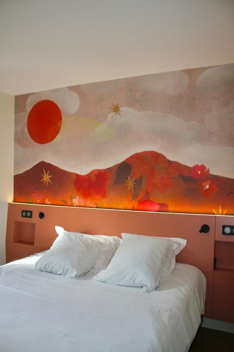 Bed, Decorative detail, Bedroom