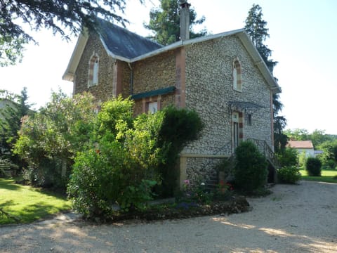 Property building, Facade/entrance, Garden