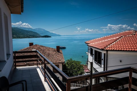 Balcony/Terrace, Lake view