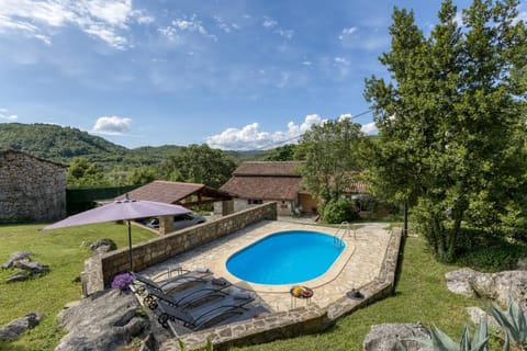 Spring, Pool view