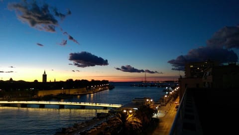 Balcony/Terrace, City view, Sea view, Street view