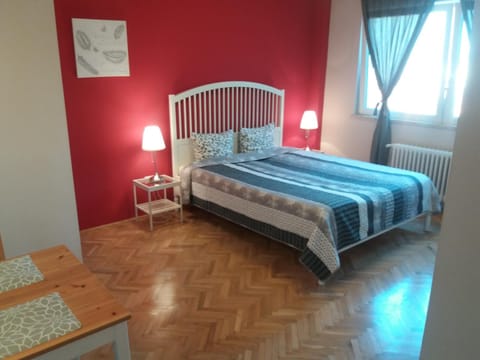 Bed, Dining area, Bedroom