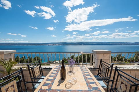 View (from property/room), Balcony/Terrace, Dining area, Sea view