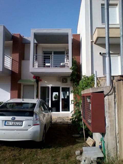 Facade/entrance, Parking