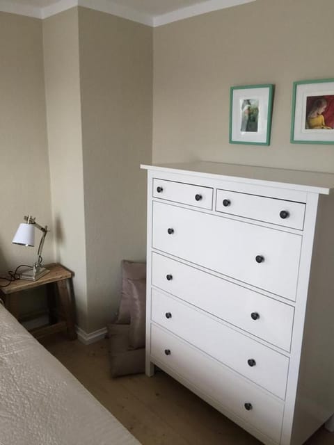 Property building, Bed, Garden, Garden, Photo of the whole room, Decorative detail, Decorative detail, Bedroom, hair dryier