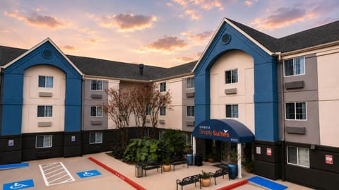 Property building, Facade/entrance, On site