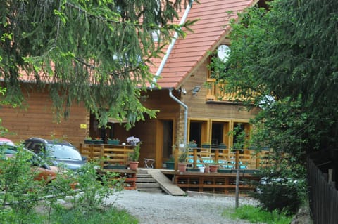 Property building, Patio, Facade/entrance