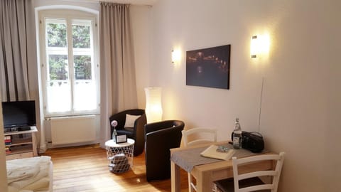 Photo of the whole room, Seating area