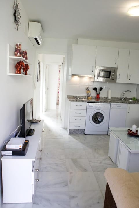 Spring, Bathroom, Kitchen or kitchenette, Living room, Photo of the whole room, Seating area, Dining area, Bedroom, On site, Area and facilities