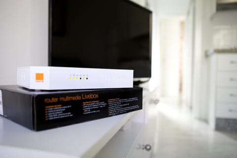 Spring, TV and multimedia, Kitchen or kitchenette, Living room, Decorative detail, Seating area, Dining area, On site, Food