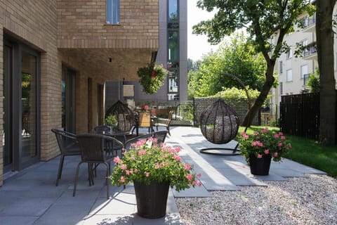 Property building, Patio, Facade/entrance, Spring, Day, Garden, Balcony/Terrace, Garden view