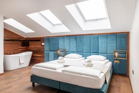 Bed, Photo of the whole room, Bedroom, Bath, towels