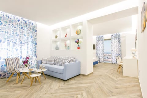 Day, Living room