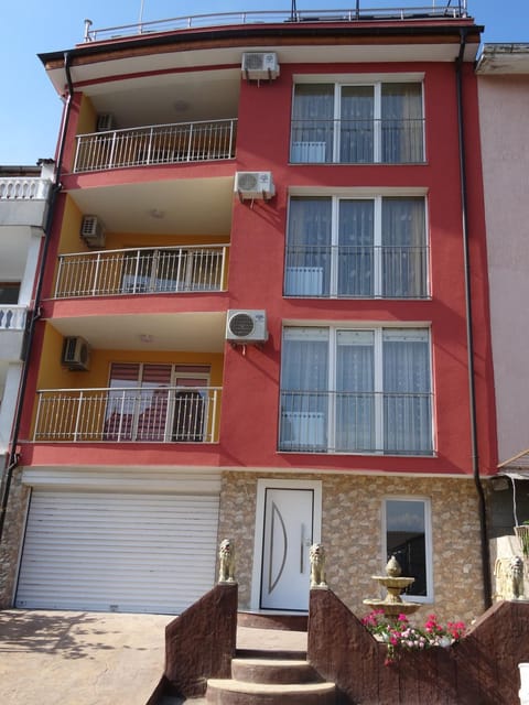 Property building, Facade/entrance
