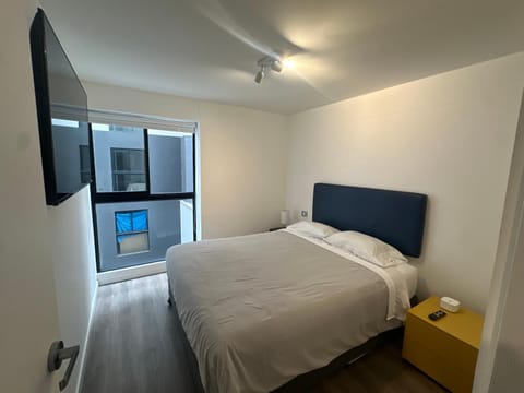 Bed, TV and multimedia, Photo of the whole room, Decorative detail, Bedroom, hair dryier, internet, towels, wardrobe