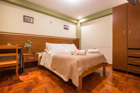 Photo of the whole room, Bedroom, wardrobe