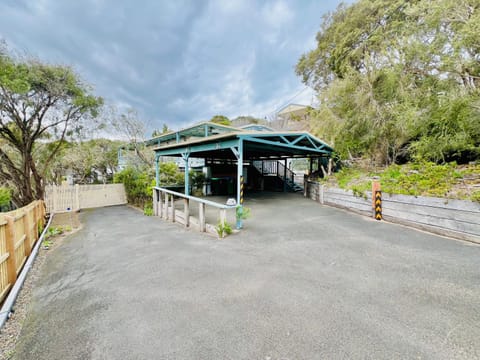 Property building, Facade/entrance, Spring, Day, Natural landscape
