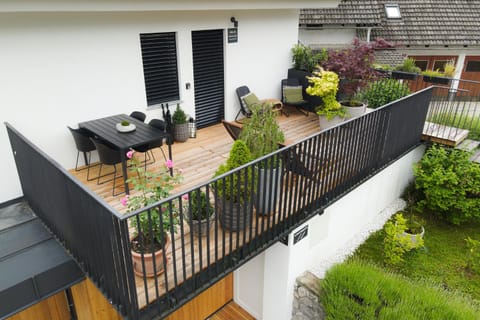 Property building, Balcony/Terrace, Balcony/Terrace
