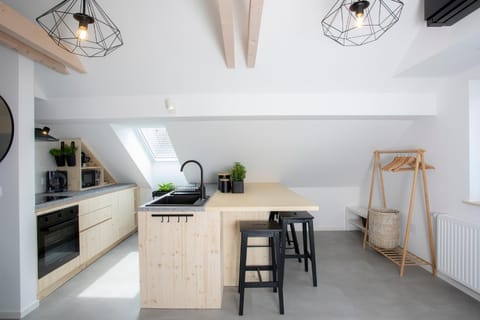 Coffee/tea facilities, Kitchen or kitchenette, Dining area, Communal kitchen